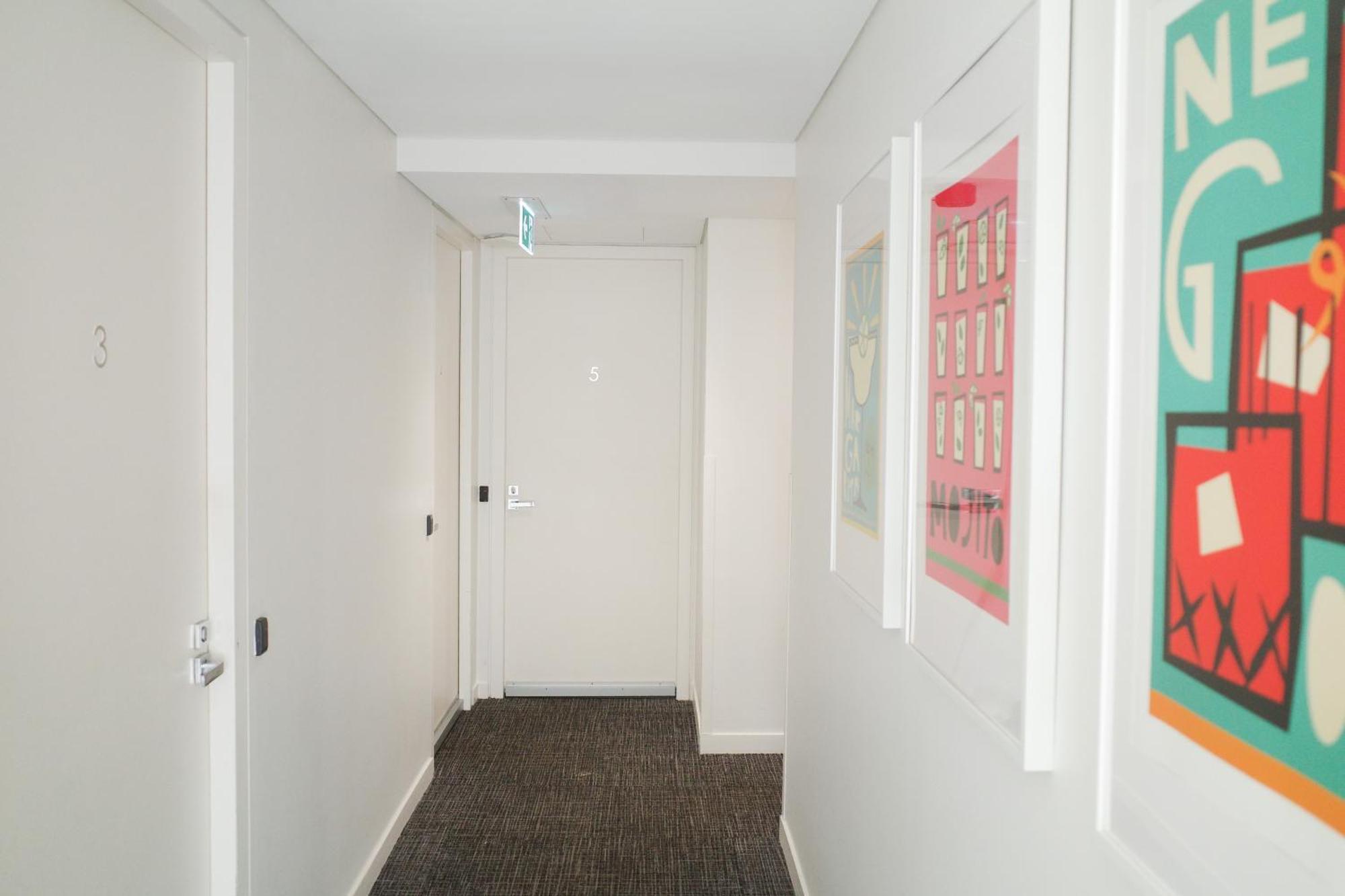 Crown Hotel Surry Hills Сидни Екстериор снимка