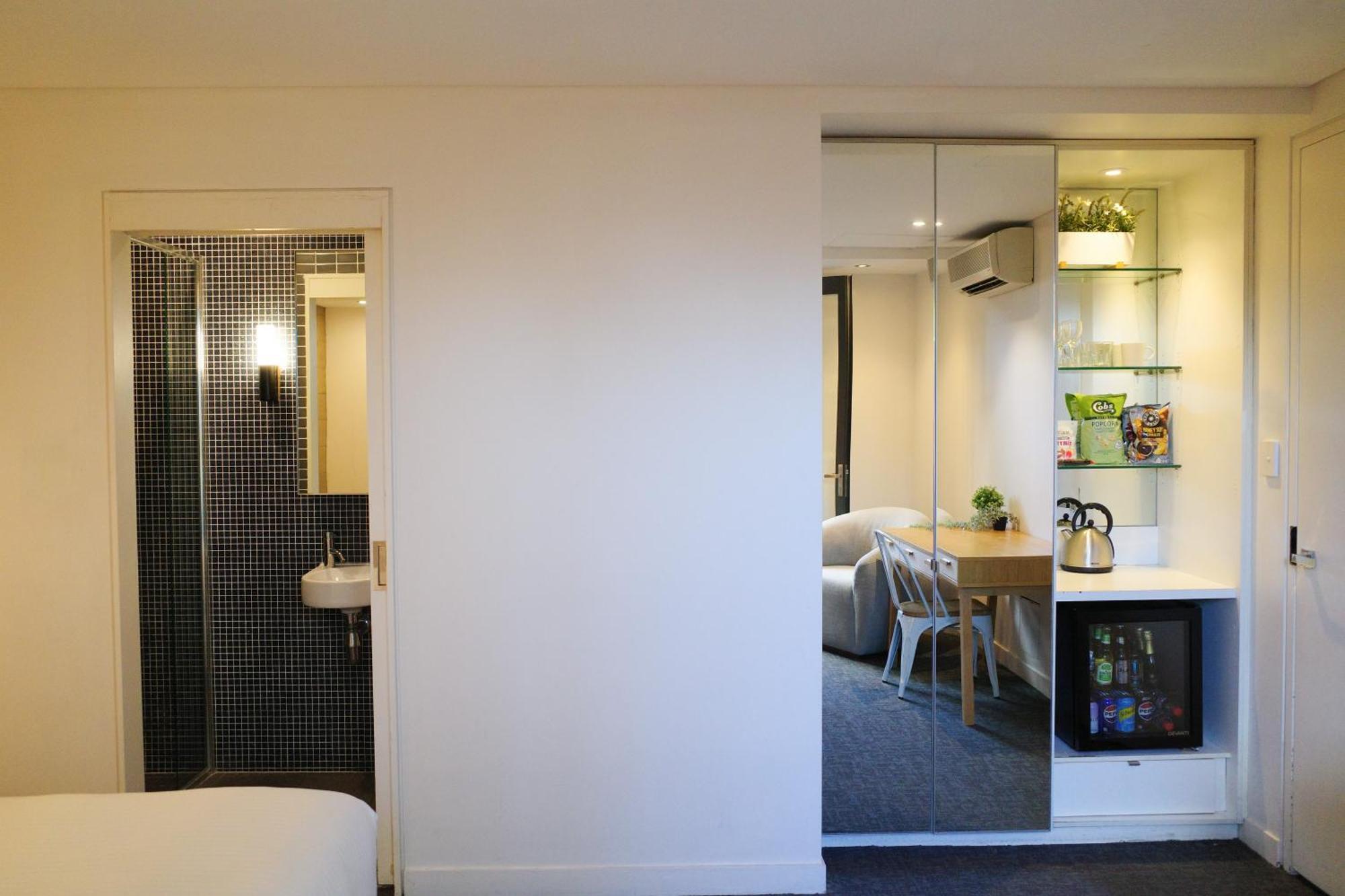 Crown Hotel Surry Hills Сидни Екстериор снимка