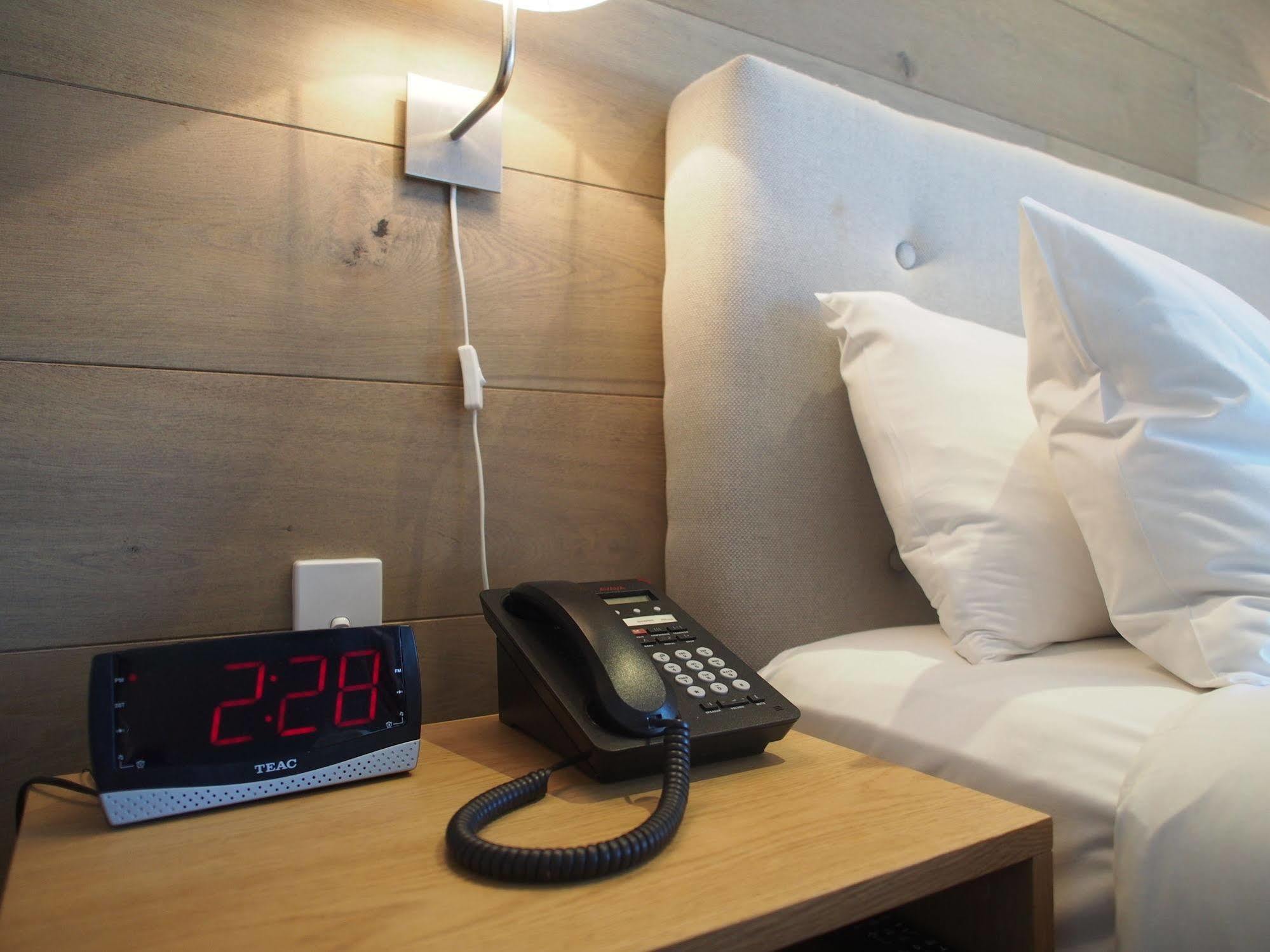 Crown Hotel Surry Hills Сидни Екстериор снимка