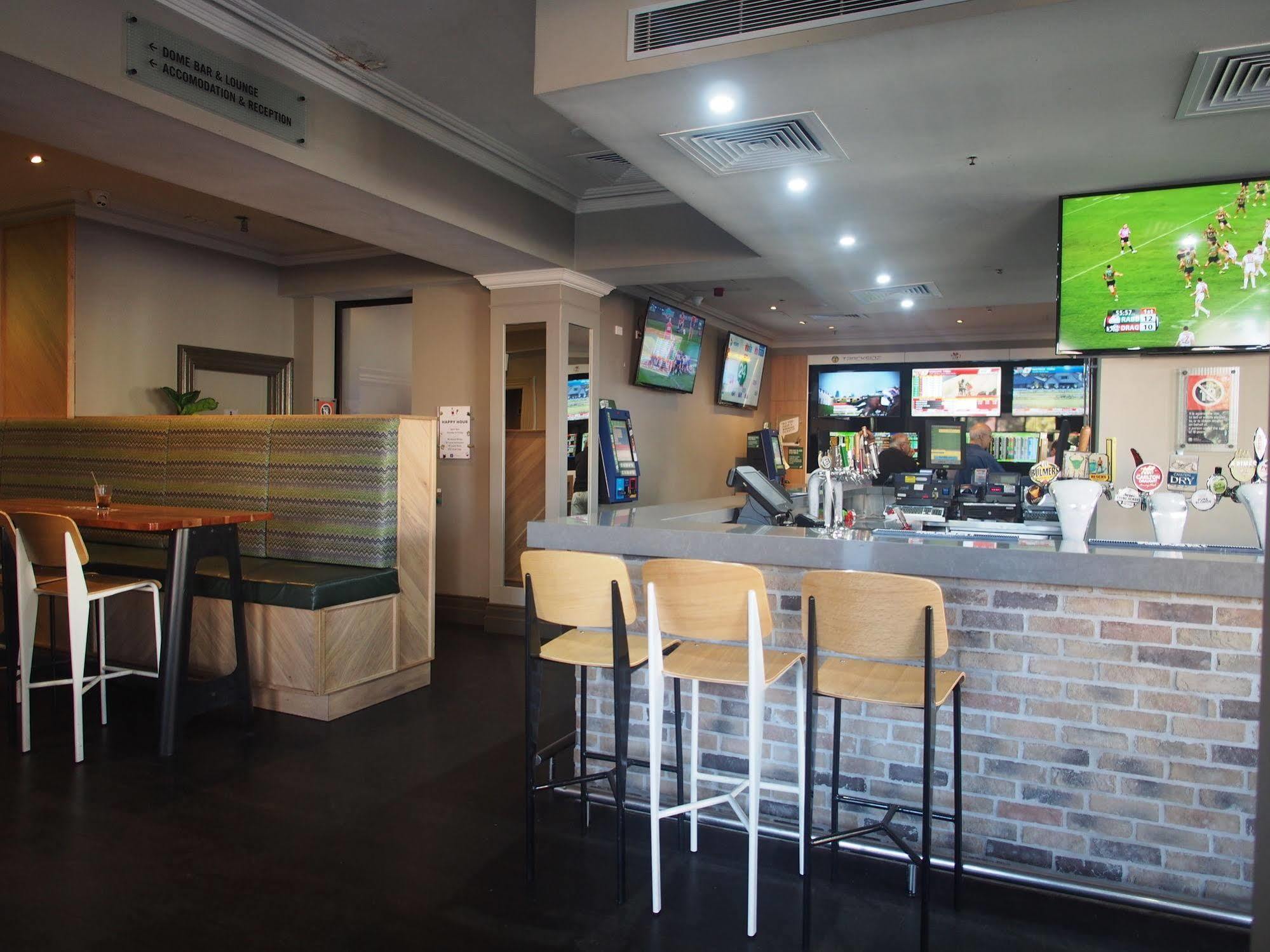 Crown Hotel Surry Hills Сидни Екстериор снимка